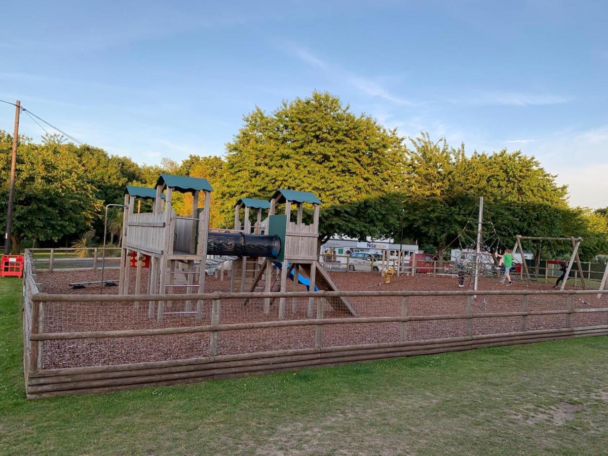 Norfolk Caravan Staycation Pet Friendly Belton with Browston 외부 사진